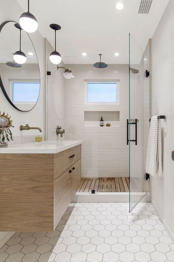 Light-colored tiles for small bathrooms